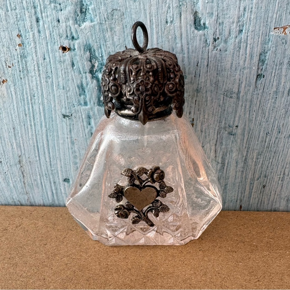 Vintage Style Pale Pink Glass Perfume Vial Pendant Necklace with Delicate Heart - Picture 2 of 8